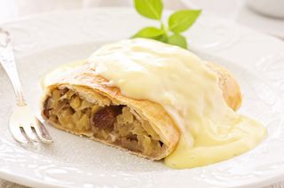 Strudel di mele con crema alla vaniglia