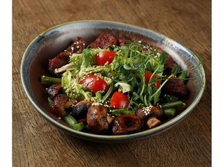 Теплий салат з телятиною (210g)