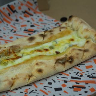 Pan de ajo con mozzarella y jamón York