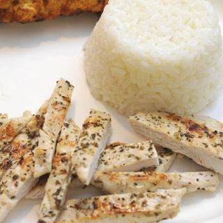 Riso con Listarelle di Pollo Erbe e Verdure 