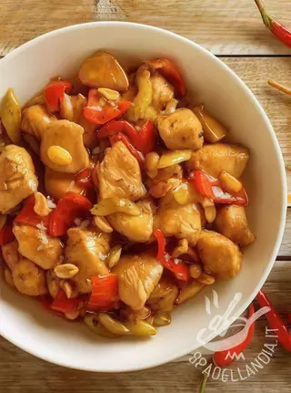 C85. Pollo con noccioline