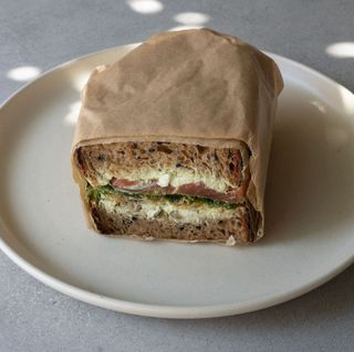 Накладанець з лососем, кімчі та філадельфією, 200 г