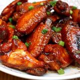 ПИЛЕШКИ КРИЛЦА С МЕД И СОЕВ СОС 