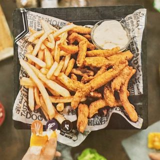 Рибни филенца с пържени картофи (350г)