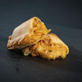 Empanada Clásica de Cebolla y Queso