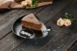 Prajitura cu branza si caramel sarat