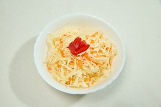 Salată de varză albă cu morcovi