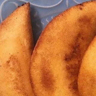 Empanada de maiz rellena de pollo 