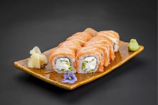 Рол філадельфія з лососем (320г)