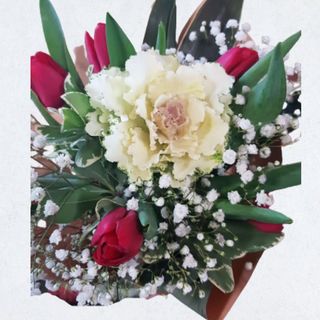 Buchet brassica + lalele +  accesorii