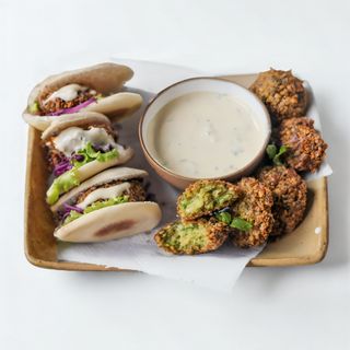 Falafel with Yogurt Sauce.( 5 pcs)
