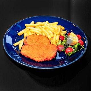 Cotoletta di pollo con patatine fritte