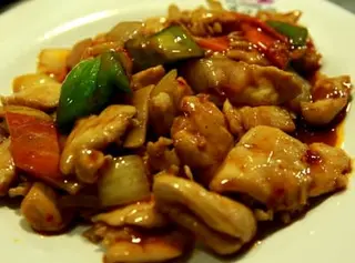 47. Pollo con salsa picante