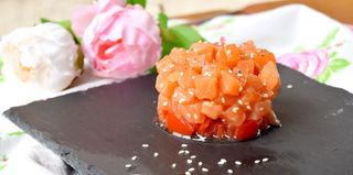 Tartare sake - una porzione