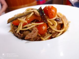 Pasta Salteada Con Vegetales Y Salsa De Soja
