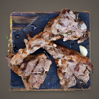 Cotlet de berbecut la gratar