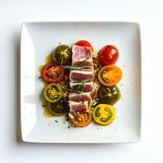 Ensalada De Tres Tomates con Ventresca de Atún
