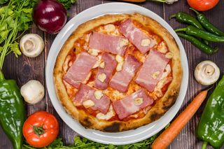 Пица Бекон и топено сирене