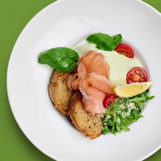 Яйця пашот з лососем (220г)