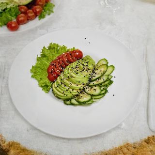 Poke cu avocado