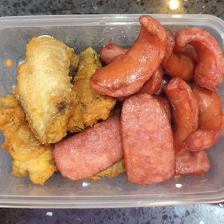 C-5 Asa de frango e salsicha brasileira
