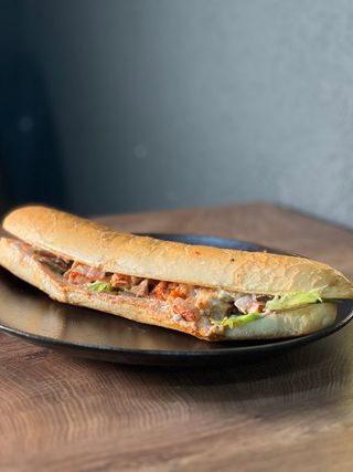 Dimljeni pileći batak sendvič mali