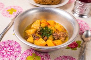 Картошка с тушенкой