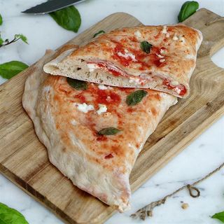Pizza Calzone De Atún (32 Cm.)