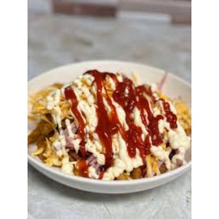 Papas Locas Con 3 Salsas Con Jamón Y Queso