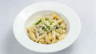 Kremowe penne z kurczakiem, borowikami i serem gorgonzola