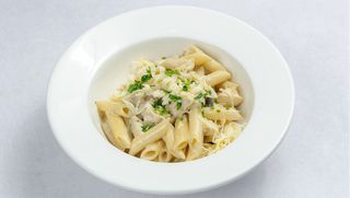 Kremowe penne z kurczakiem, borowikami i serem gorgonzola