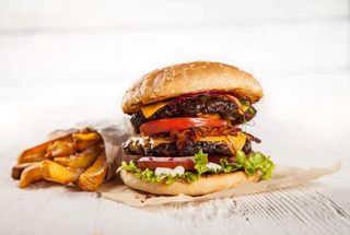 Hamburger - doppio + Coca-Cola Zero Lattina 330ml