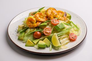 Салат з авокадо та креветками (300г)