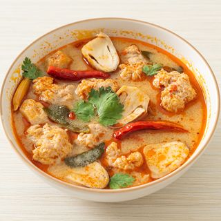 Zupa Tom Yum z kurczakiem (130)