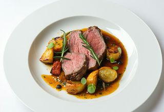 Cielęcina pieczona na gorącym żeliwie