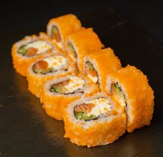 Філадельфія з копченим лососем в ікрі (8шт/260г)