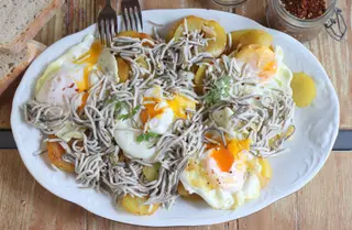 Ración estrellados de gulas