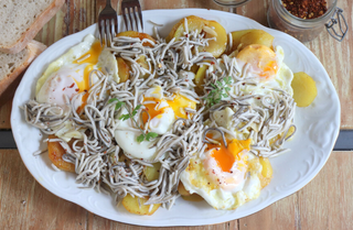 Ración estrellados de gulas