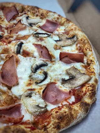 ლორის და სოკოს პიცა 40 სმ