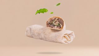 Wrap z szarpaną wołowiną