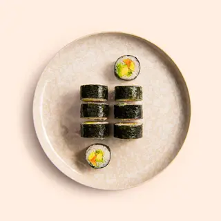97. Futomaki vegetal de papaya, mango, pepino y aguacate (8 uds.)