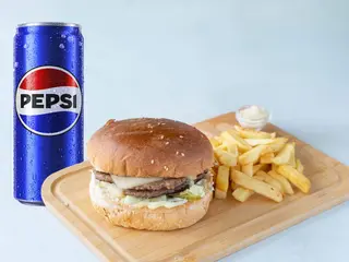 Dupli burger, pomfrit i Pepsi