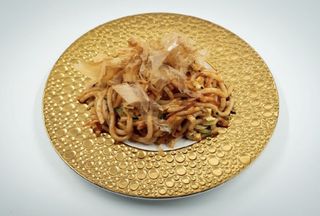 Spaghetti udon e frutti di mare