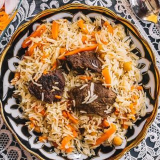 Плов з телятиною із казана на вогні 1000г