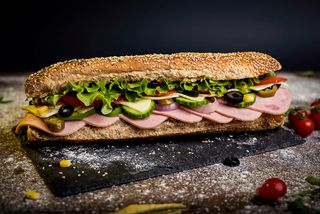 Сандвич с шунка и кашкавал (500г)