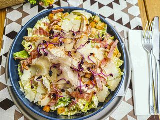 Salată Caesar