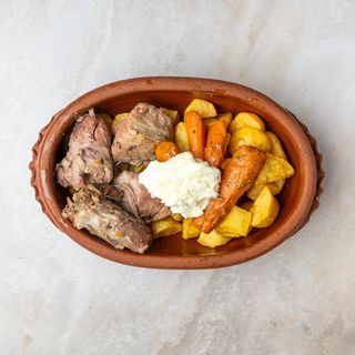 Čobanski teleći sač sa krompirom i kajmakom 400gr.