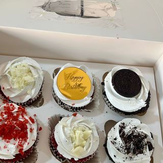 Box of 6 Whipped Cream Cupcakes 