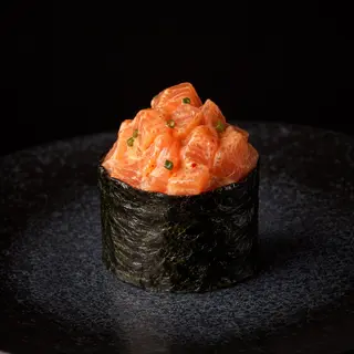 Gunkan salmone spicy 2 pezzi