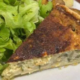 Quiche de Vegetais com salada